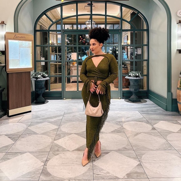 NA-KD Set - Green Knitted Overlap Fringe Detail Sweater & Skirt - Picture 4 of 17